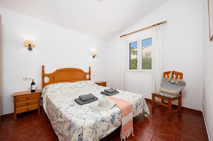 Double bedroom with A/C . - Villa Calitja Dos . (Fotogalerie) }}