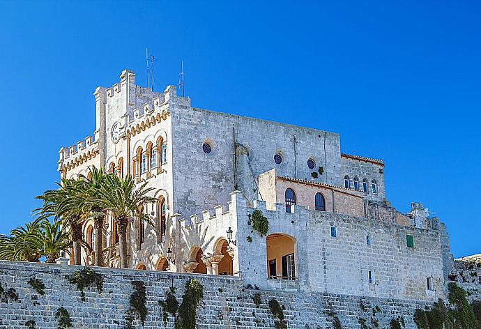 Town Hall, Puerto De Ciutadella  . - Villa Caty . (Galerie de photos) }}