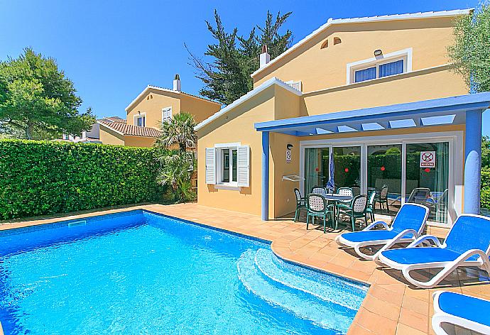 ,Private pool with terrace area . - Villa Caty . (Galería de imágenes) }}