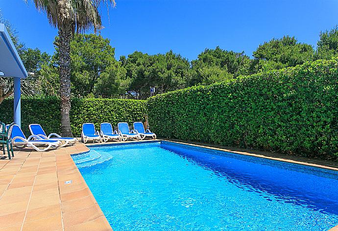 Private pool with terrace area . - Villa Caty . (Galería de imágenes) }}