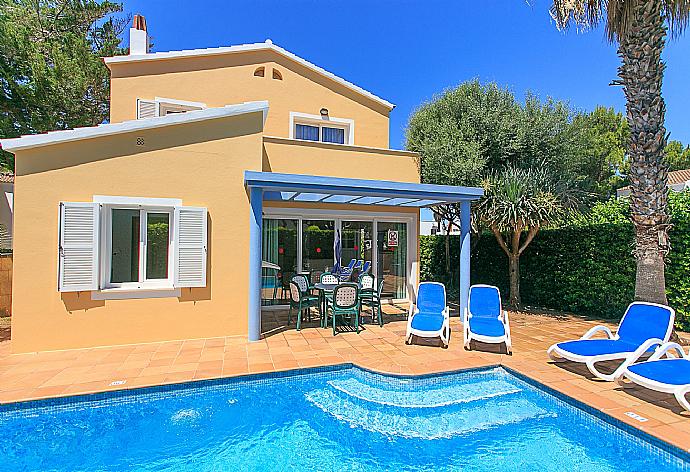 Private pool with terrace area . - Villa Caty . (Fotogalerie) }}