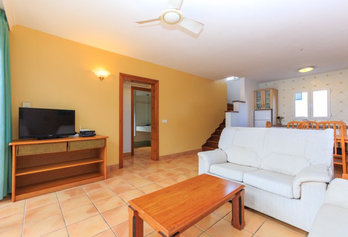 Open plan living area with WiFi, TV, DVD player and terrace access . - Villa Caty . (Galería de imágenes) }}