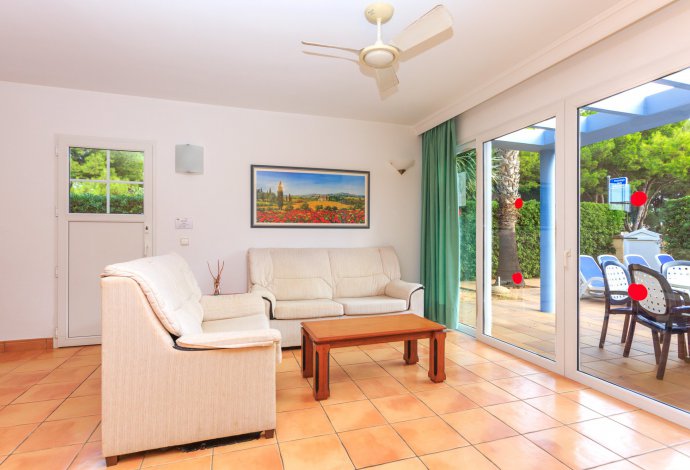 Open plan living area with WiFi, TV, DVD player and terrace access . - Villa Caty . (Galería de imágenes) }}