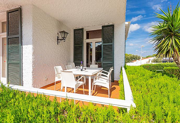 Sheltered terrace area . - Villa Satalaia . (Photo Gallery) }}
