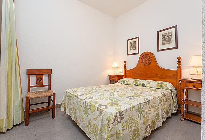 Double bedroom with en suite bathroom and A/C . - Villa Salzina . (Galleria fotografica) }}