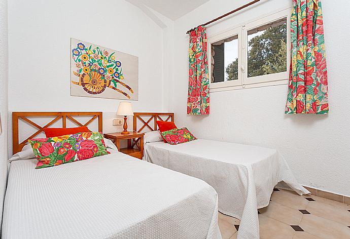 Twin bedroom with A/C . - Villa Salzina . (Photo Gallery) }}