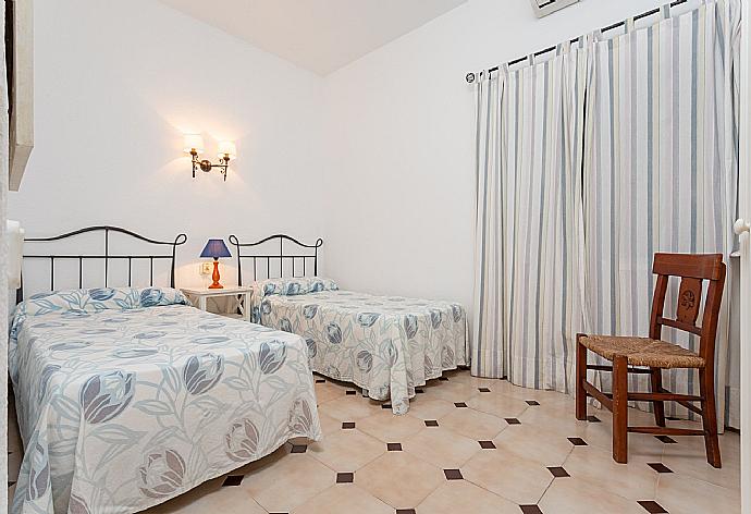Twin bedroom with A/C . - Villa Salzina . (Photo Gallery) }}