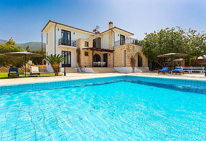 Beautiful villa with private infinity pool, terrace, and garden with panoramic sea views . - Villa Minoas . (Galería de imágenes) }}