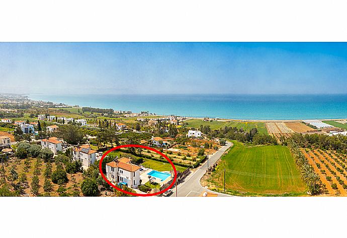 Aerial view showing location of Villa Minoas . - Villa Minoas . (Fotogalerie) }}