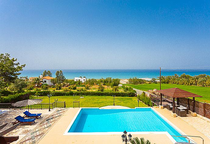 Private infinity pool, terrace, and garden with panoramic sea views . - Villa Minoas . (Galleria fotografica) }}