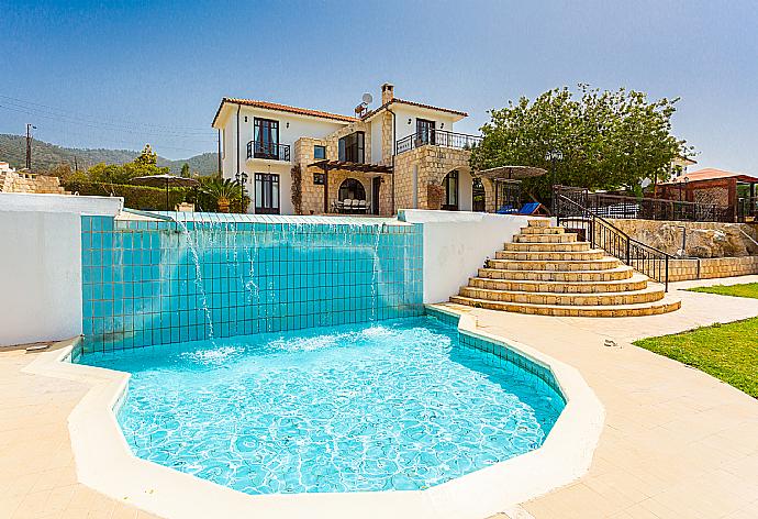 Beautiful villa with private infinity pool, terrace, and garden with panoramic sea views . - Villa Minoas . (Galería de imágenes) }}