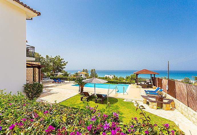 Beautiful villa with private infinity pool, terrace, and garden with panoramic sea views . - Villa Minoas . (Fotogalerie) }}