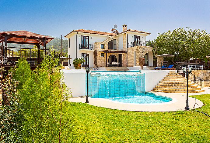 Beautiful villa with private infinity pool, terrace, and garden with panoramic sea views . - Villa Minoas . (Fotogalerie) }}