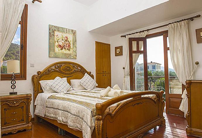 Double bedroom  . - Villa Minoas . (Galería de imágenes) }}