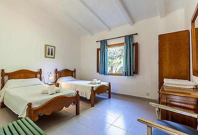 Twin bedroom . - Villa El Pont . (Photo Gallery) }}