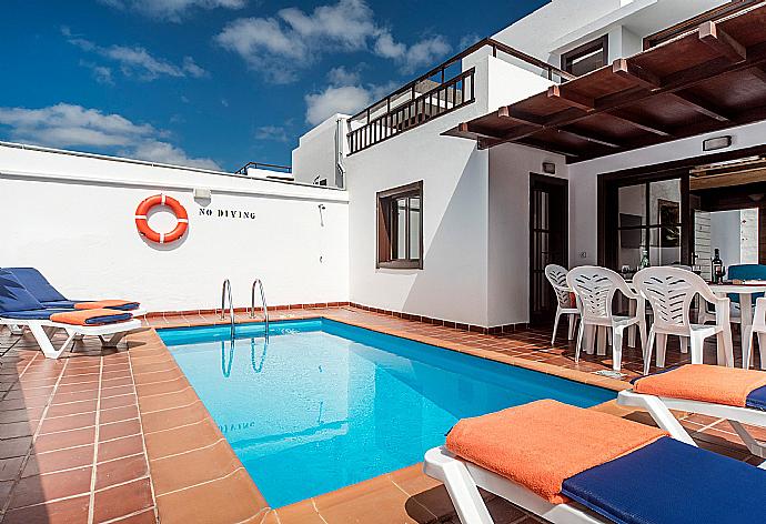 Private pool with terrace area  . - Villa Julianne 3 . (Fotogalerie) }}