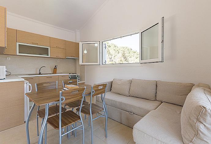 Open-plan living room on first floor with dining area, kitchen, double bed, terrace access, A/C, WiFi internet, and TV . - Villa Mia . (Galleria fotografica) }}