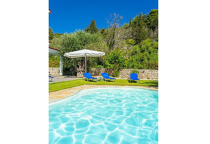 Private pool, terrace, and garden . - Villa Mia . (Galería de imágenes) }}