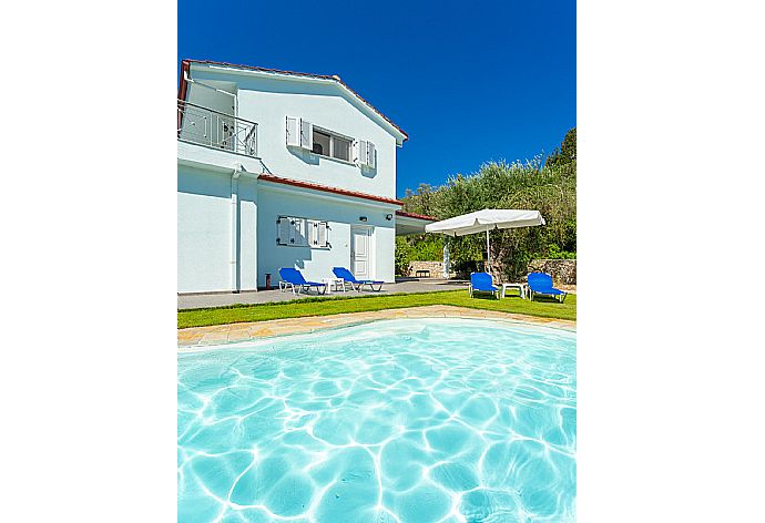 Beautiful villa with private pool, terrace, and garden . - Villa Mia . (Galerie de photos) }}