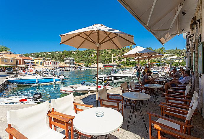 Taverna in Loggos . - Villa Mia . (Photo Gallery) }}