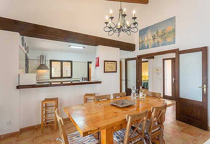 Open-plan living room with sofas, dining area, kitchen, WiFi internet, satellite TV, DVD player, and terrace access . - Villa Karen . (Galleria fotografica) }}