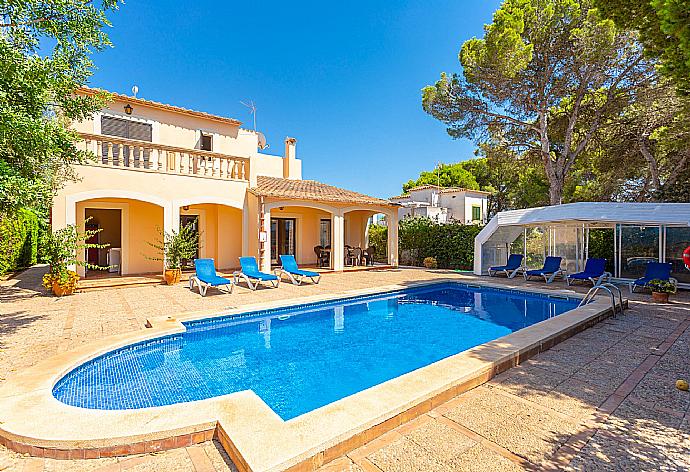 ,Beautiful villa with private pool and terrace . - Villa Karen . (Photo Gallery) }}