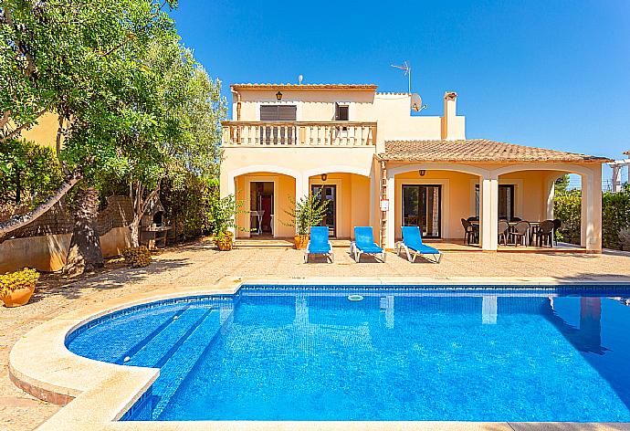 Beautiful villa with private pool and terrace . - Villa Karen . (Photo Gallery) }}