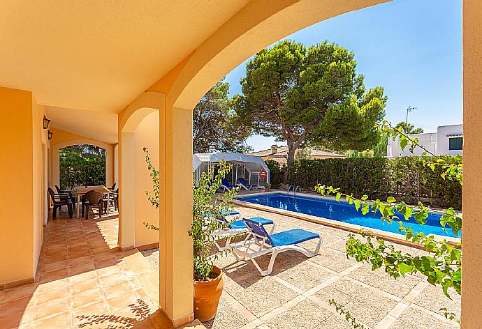 Sheltered terrace area . - Villa Karen . (Galería de imágenes) }}