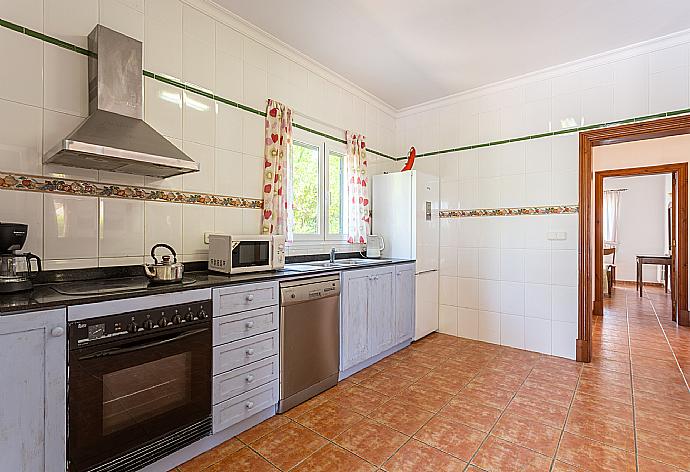 Equipped kitchen . - Villa Paula . (Photo Gallery) }}