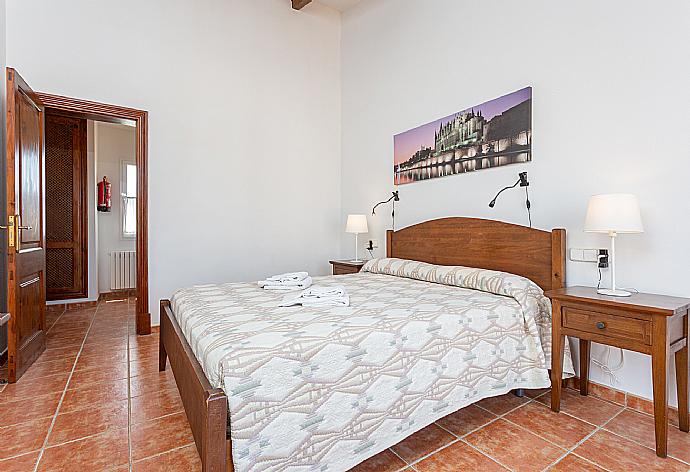 Double bedroom with balcony access . - Villa Paula . (Photo Gallery) }}