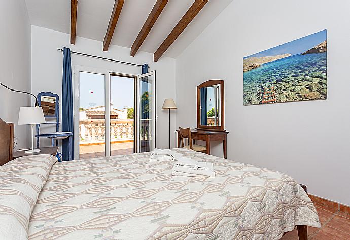 Double bedroom with balcony access . - Villa Paula . (Photo Gallery) }}