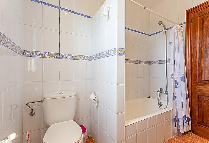 Bathroom with bath and shower . - Villa Paula . (Photo Gallery) }}