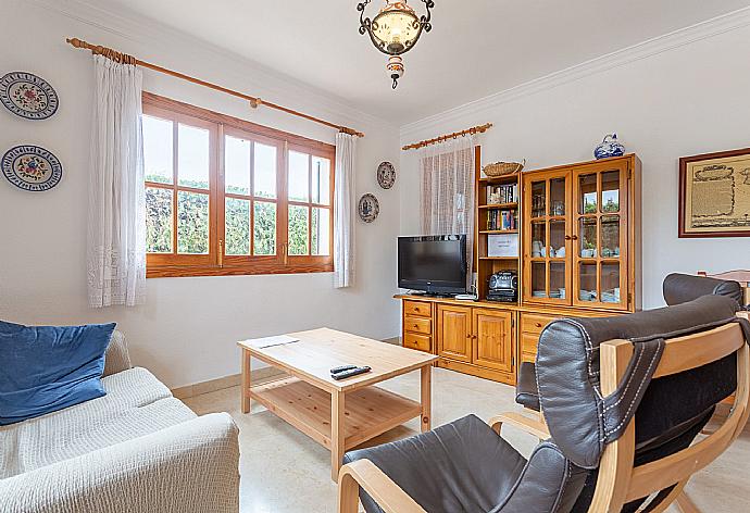 Open-plan living room with sofas, dining area, kitchen, WiFi internet, satellite TV, DVD player, and terrace access . - Villa Isabel . (Galleria fotografica) }}