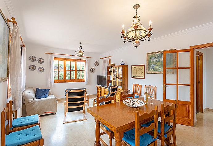 Open-plan living room with sofas, dining area, kitchen, WiFi internet, satellite TV, DVD player, and terrace access . - Villa Isabel . (Galleria fotografica) }}