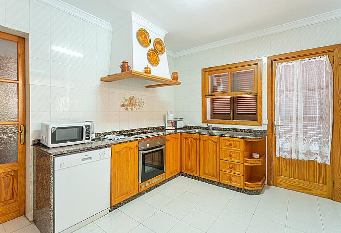 Equipped kitchen . - Villa Isabel . (Photo Gallery) }}