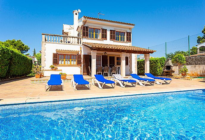 Beautiful villa with private pool and terrace . - Villa Isabel . (Галерея фотографий) }}