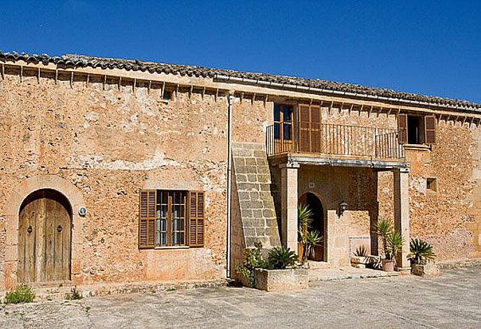 Villa Entrance . - Ses Cases Noves . (Fotogalerie) }}