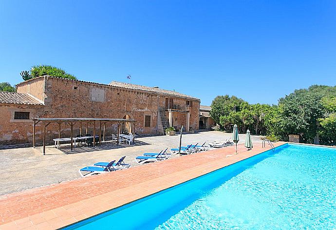 Private pool with terrace area . - Ses Cases Noves . (Galerie de photos) }}