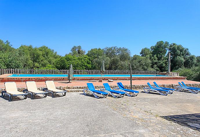 Private pool with terrace area . - Ses Cases Noves . (Galería de imágenes) }}