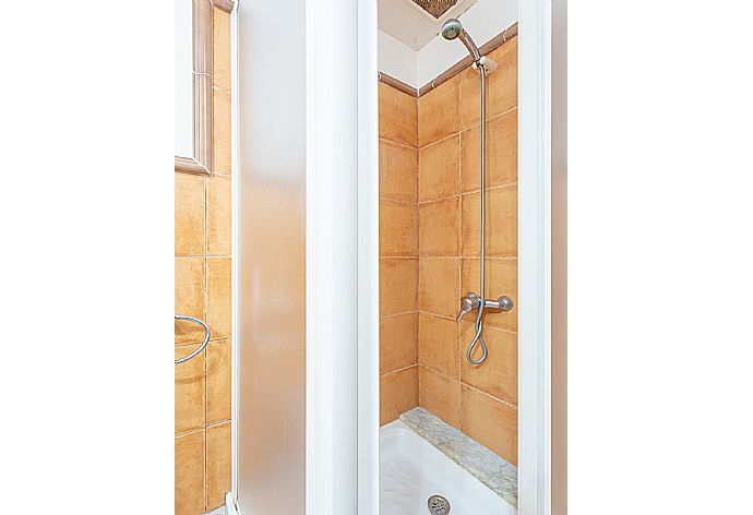 En suite bathroom with shower . - Ses Cases Noves . (Photo Gallery) }}