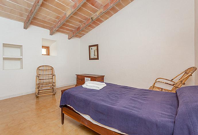 Single bedroom on first floor . - Ses Cases Noves . (Galería de imágenes) }}