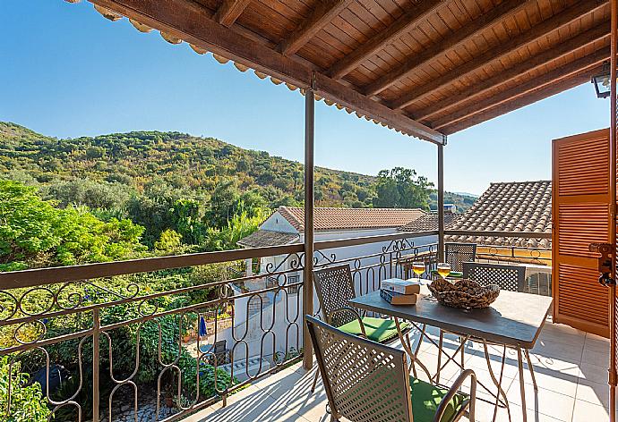 Terrace area . - Fay Apartment . (Galerie de photos) }}