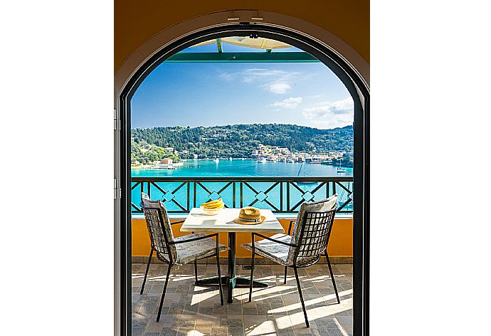 Upper terrace area with panoramic sea views . - Katerina . (Fotogalerie) }}