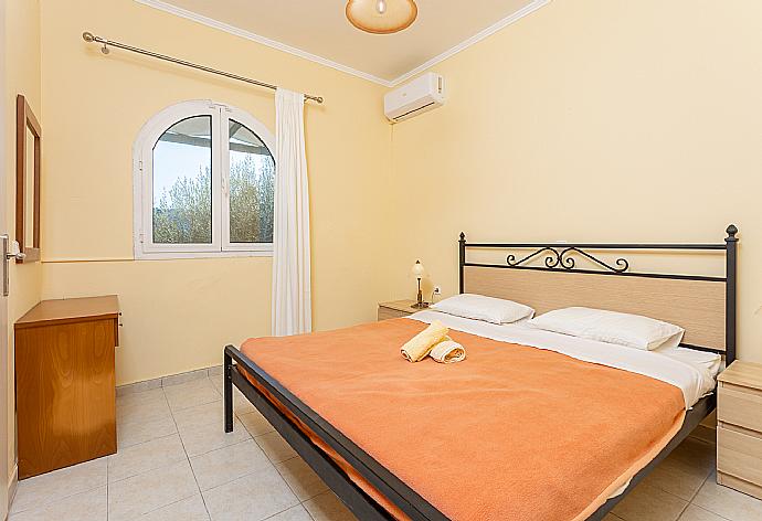 Double bedroom with A/C . - Katerina . (Fotogalerie) }}