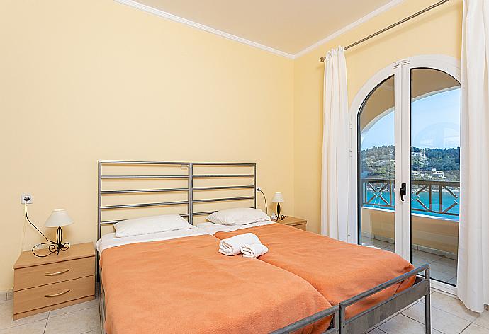Twin bedroom with A/C, sea views, and terrace access . - Katerina . (Galería de imágenes) }}