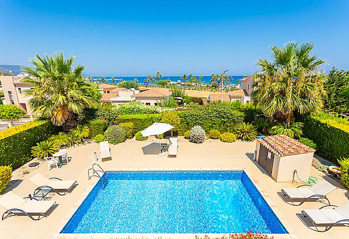 Private pool, terrace, and garden . - Villa Fortuna . (Galería de imágenes) }}