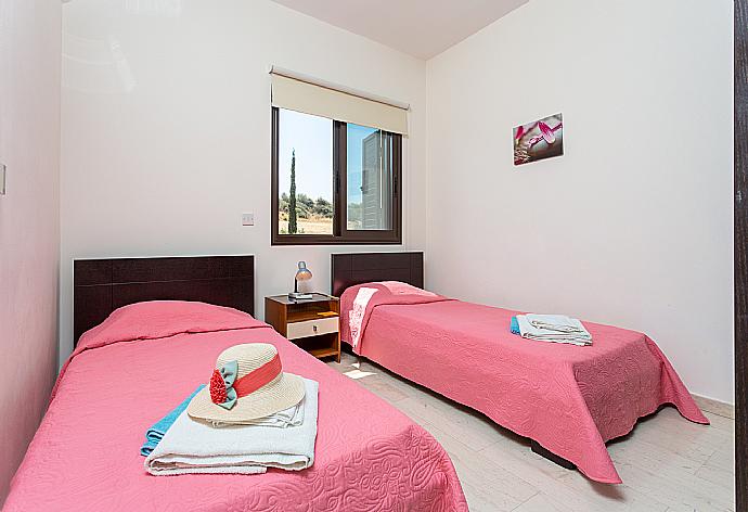 Twin bedroom with en suite bathroom and A/C . - Villa Fortuna . (Galleria fotografica) }}