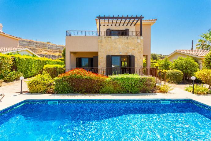  . - Villa Fortuna . (Photo Gallery) }}