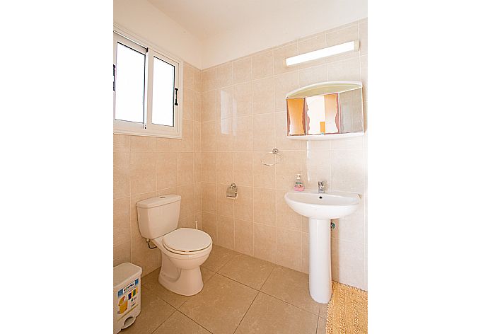W/C . - Villa Regina 1 . (Photo Gallery) }}
