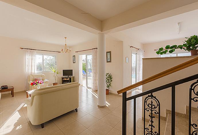 Open-plan living room with sofas, dining area, kitchen, WiFi internet, satellite TV, DVD player, and terrace access . - Villa Regina 1 . (Photo Gallery) }}